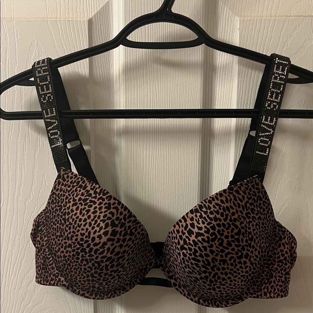 Chic Animal Print Bra with Black Accents